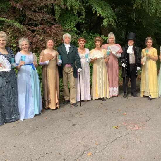 Gruppenbild der Tänzer in Kostümen