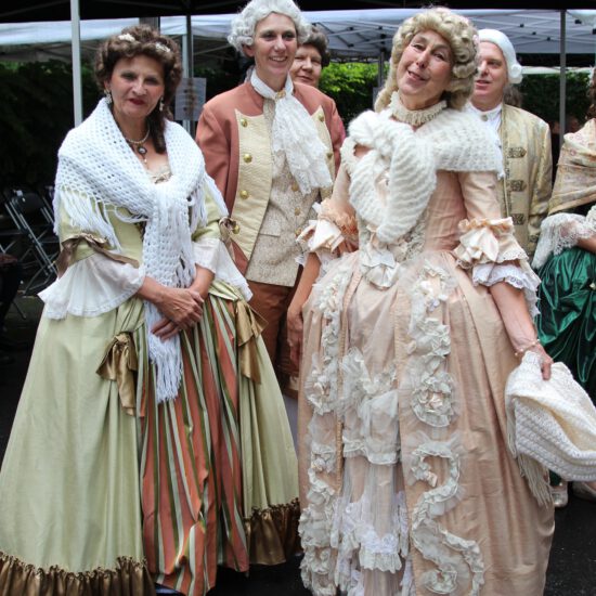 Tänzer in ihren Kostümen